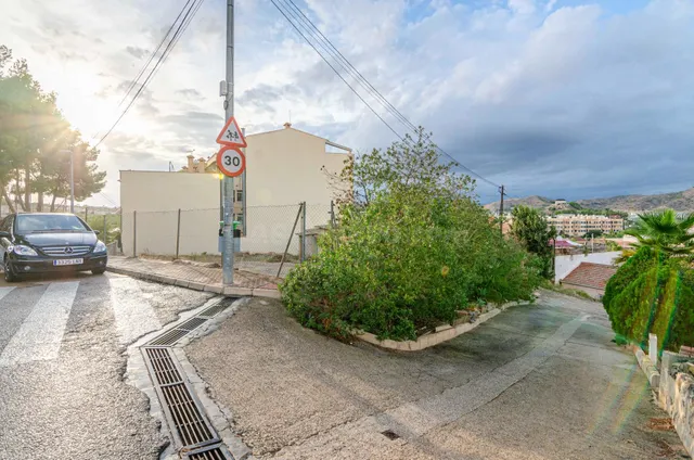 Oportunidad Única: Solar en Crecimiento para Construcción de - foto 3
