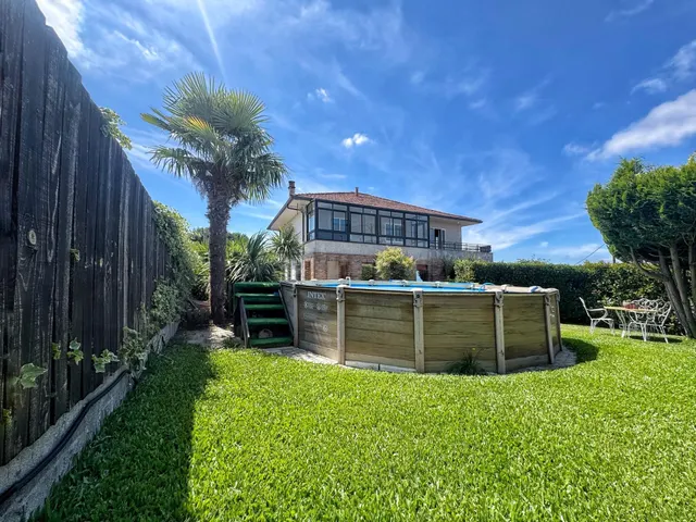 Chalet moderno en Goiás: El espacio, la independencia y el a