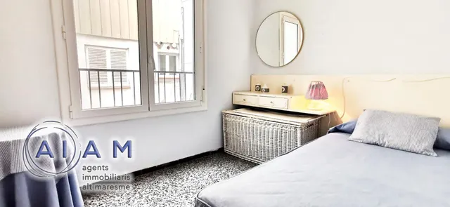 Edifidio con local y vivienda dúplex en carrer Església — 26