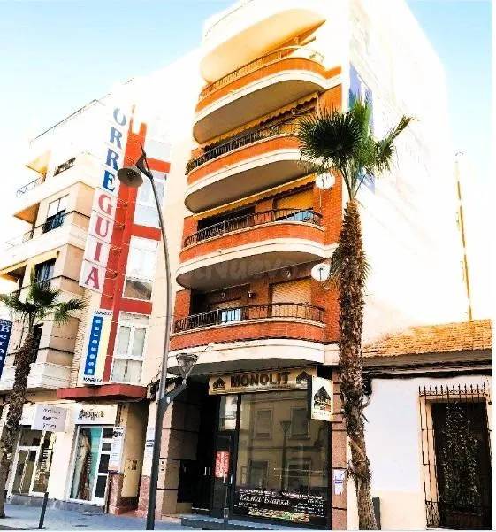 SE ALQUILA ATICO DUPLEX CENTRICO DE 250 MST2, 3DOR, 3 BAÑOS