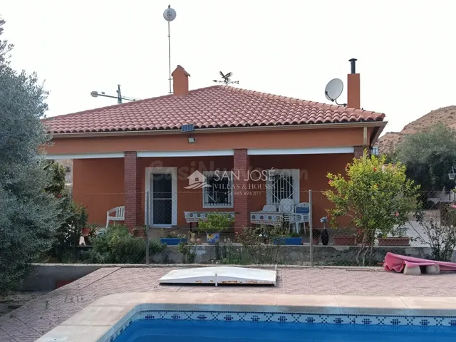 SE VENDE CHALET EN BUEN ESTADO EN MONFORTE DEL CID EN LA ZON - foto 3