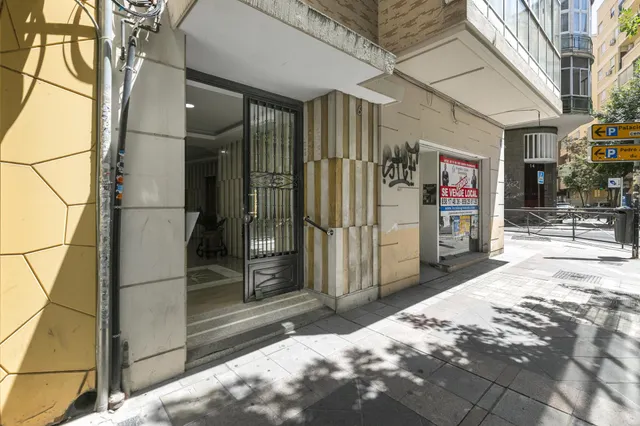 ✨ EXCLUSIVO PISO DE 253 m2 EN GRANADA CENTRO – 2.800 €/MES DE RENTABILIDAD — 34