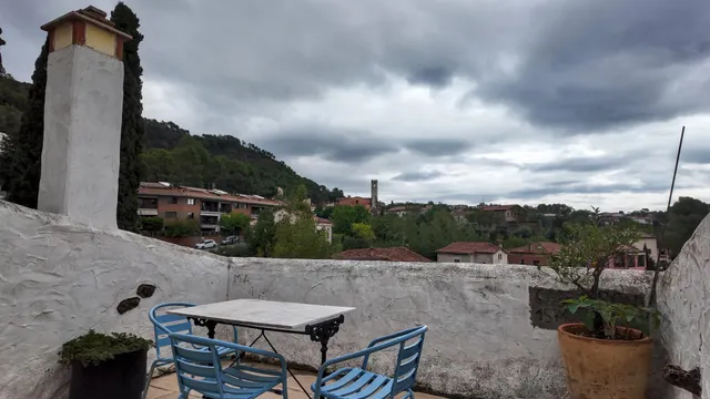 Terraza, balcón y estancias espaciosas integradas en la tranquilidad de Vacarisses — 15