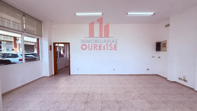 LOCAL COMERCIAL CON GRAN FACHADA A DOS CALLES DE O VINTEÚN - foto 4
