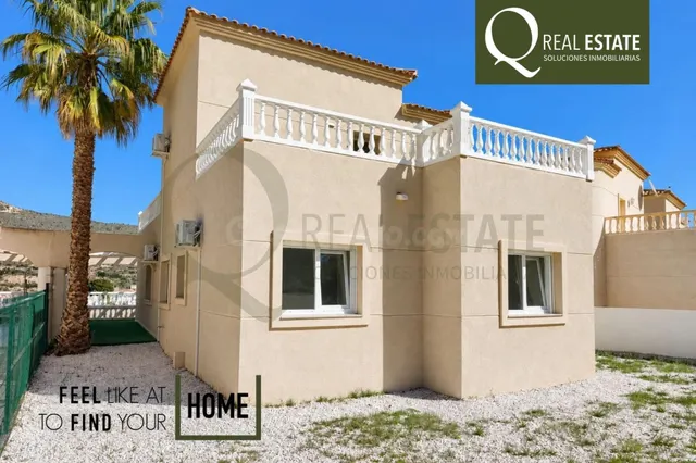 Chalet independiente con jardín y amplias terrazas en Lanuza