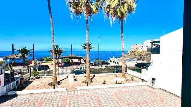 ADOSADO PUERTO SANTIAGO