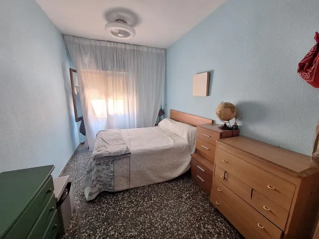 Amplia casa con 5 dormitorios, patio y planta baja ideal para garaje, negocio o proyecto — 18