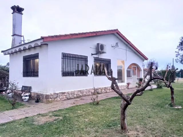 HUERTO ACONDICIONADO COMO VIVIENDA CON LUZ ELECTRICA EN TUDE