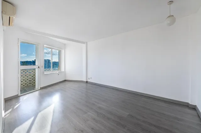 Piso con vistas al mar y gran potencial en Benalmádena — 17