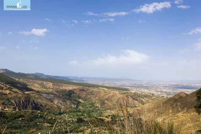 En Venta Maravilloso Paraje Natural, a medio camino entre Granada y Sierra Nevada, a veinte minutos en coche, desde cada una de ellas. — 5