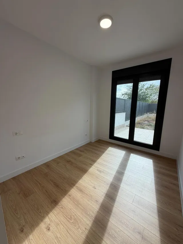 Moderna Planta Baja en Mairena del Aljarafe con Amplio Patio y Excelentes Comodidades — 15