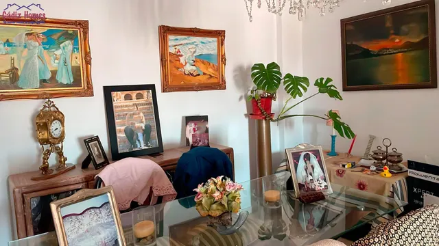 AMPLIA VIVIENDA A LOS PIES DE LA CALETA — 15