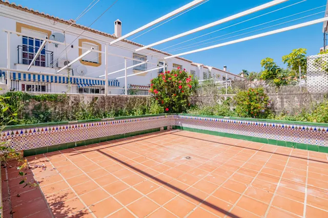 Chalet adosado en Salobreña playa, urb. privada con piscina y jardines. — 24