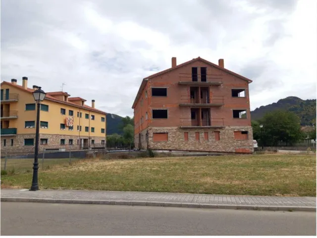 EDIFICIO EN construcción EN BOÑAR — 3
