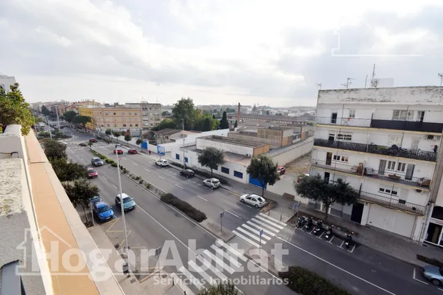 AMPLIO ÁTICO DÚPLEX CON GARAJE Y DOS TERRAZAS SOBRE LA AV DE ALCORA — 49