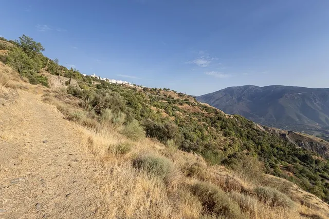 Terreno en Venta en la Alpujarra, Cañar: Oportunidad Única en Entorno Rural Encantador — 4