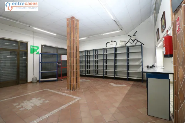 LOCAL COMERCIAL MUY ESPACIOSO PUERTA ACCESO CAMIONES — 19