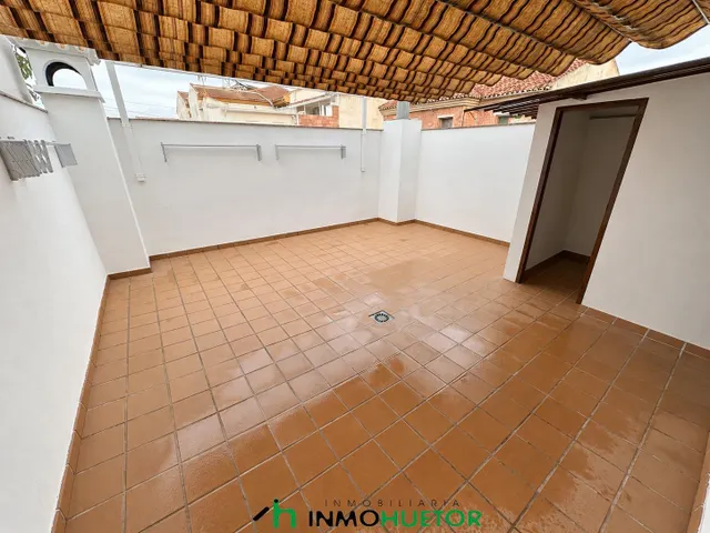 Amplia casa con gran garaje y terraza — 15