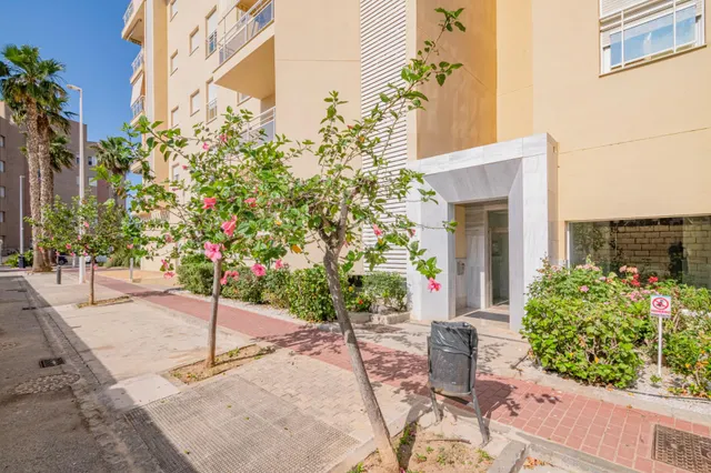 ¡Tu oasis junto a mar! Precioso piso de 2 dormitorios con terraza, piscina y garaje en Playa Poniente, Motril. — 45