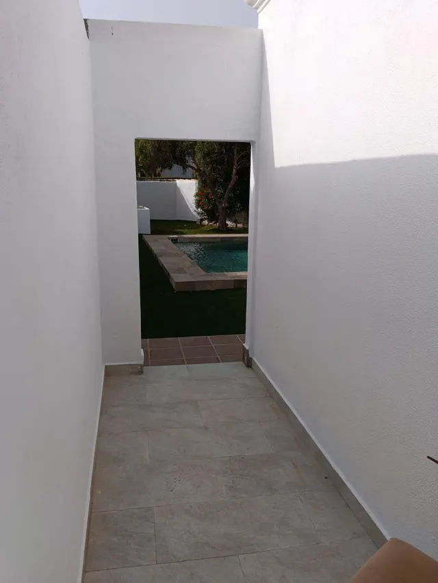 Chalet urbano con piscina privada a solo 400 metros de la playa en costa sancti petri – chiclana — 28