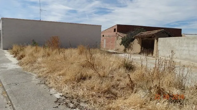 Urbis te ofrece un solar en venta en Pedrosillo de Alba, Salamanca. — 3