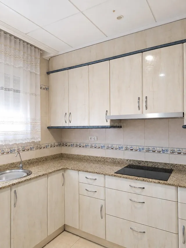 Excepcional Piso con Garaje para Familias y Profesionales -  - foto 5