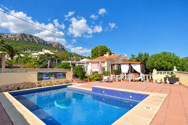 Descubre esta impresionante villa reformada ubicada cerca de Calpe, a pocos minutos andando del centro y las playas — 10