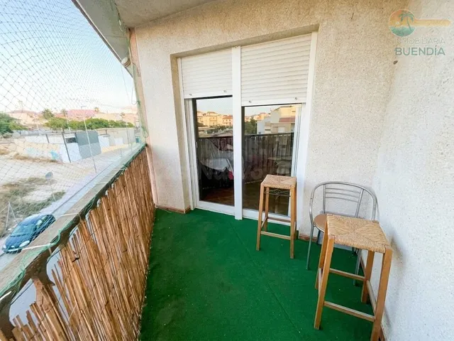 Piso de 3 dormitorios , garaje y trastero muy cercano a servicios — 2