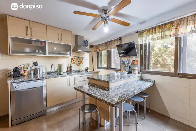 Exclusivo piso señorial con terraza en el Paseo del Salón (Cuesta de Escoriaza), con cochera y trastero. — 10