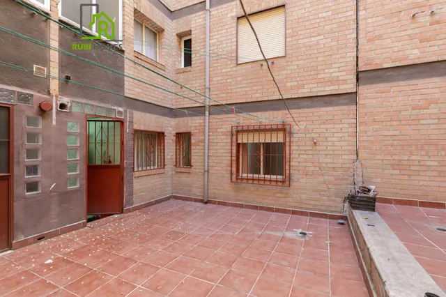 Piso con terraza y patio en Granada — 16