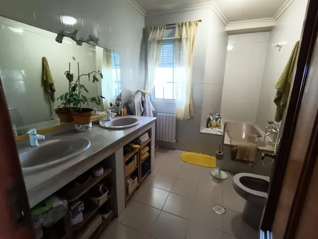 CASA PAREADA EN CAMBADOS con LOCAL COMERCIAL — 12