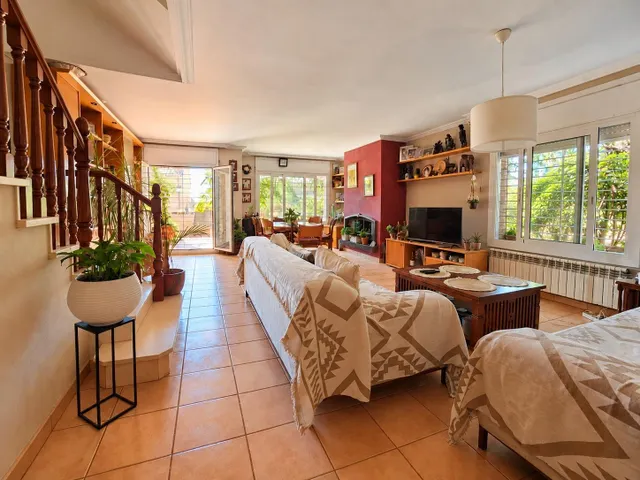 Casa con jardín y piscina en Premià de Dalt — 10