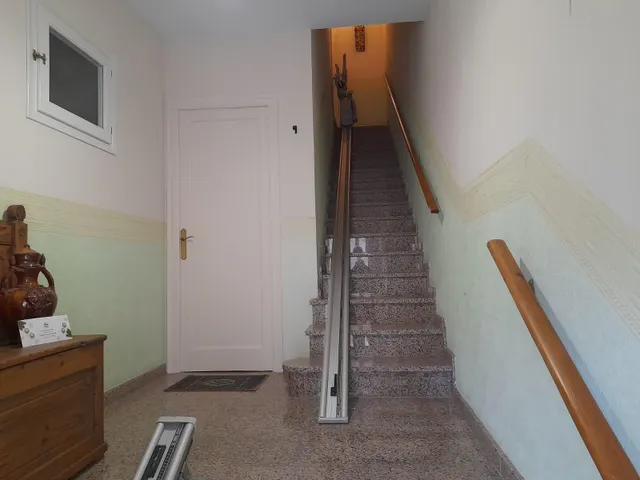 OPORTUNIDA GRAN CASA DE PUEBLO CON VIVIENDA UNIFAMILIAR Y NAV ES ANEXAS — 28