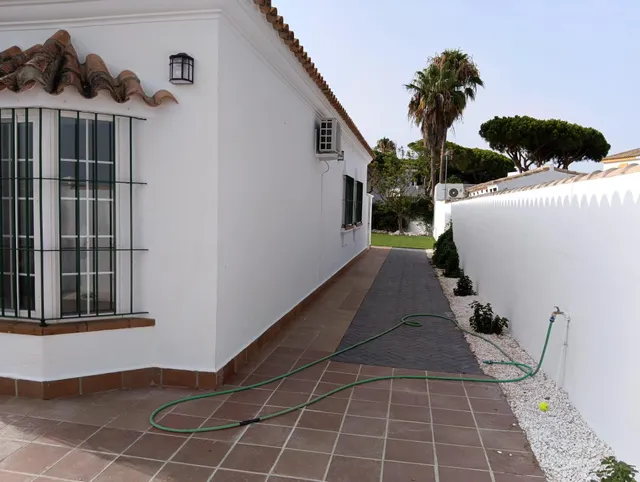 Chalet urbano con piscina privada a solo 400 metros de la playa en costa sancti petri – chiclana — 22