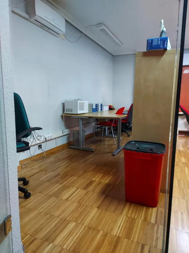 SE VENDE O ALQUILA LOCAL DE OFICINAS Y DESPACHOS EN BENIAJAN — 20