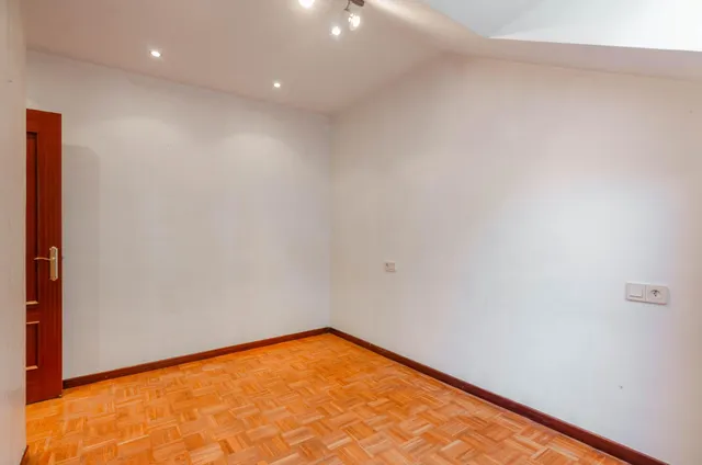 PRECIOSO PISO EN OLLONIEGO A TAN SÓLO 10 MINUTOS DE OVIEDO — 21