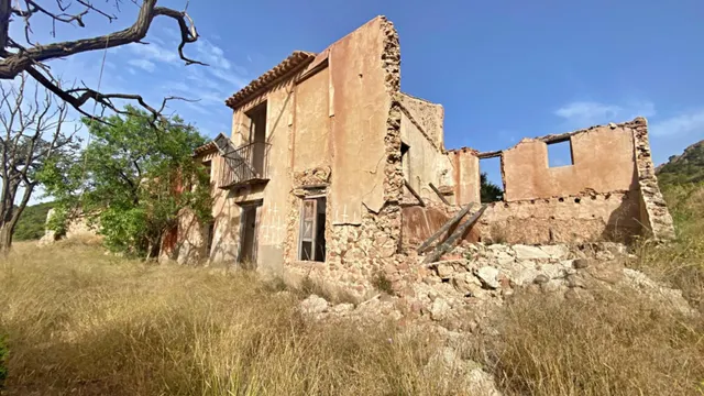 FINCA DE 6 Hectáreas con CASA CORTIJO para reformar — 2
