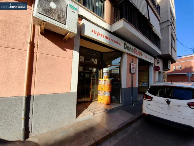 Gran local comercial de 261 m2 situado en zona céntrica de Vilamarxant (Valencia). — 28