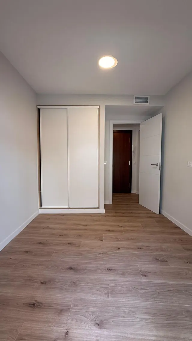 Apartamento reformado en Fuengirola, segunda línea de playa junto al puerto con licencia turística — 13