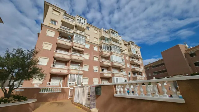 Gran apartamento en Torrevieja: 1 hab, 1 baño — 4