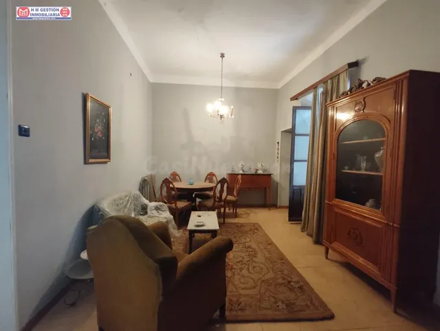 CASA A REFORMAR CON SALIDA A DOS CALLES, CON PATIO Y GARAJE - foto 3
