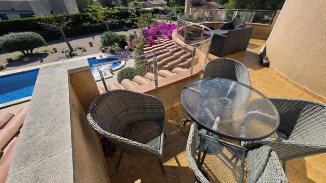 Chalet con piscina, gran parcela y licencia turística — 14