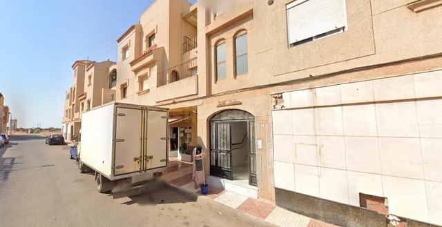 Se vende Piso OKUPADO en Antoñete 4 Roquetas de Mar, (Almerí
