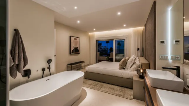 APARTAMENTO TOTALMENTE REFORMADO CON VISTAS DESPEJADAS AL MAR EN VENTA EN BAHÍA DEL VELERÍN, ESTEPON — 9