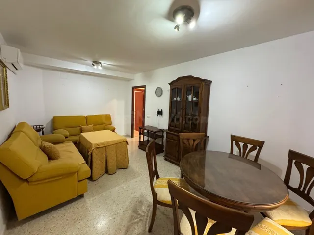 ESTUPENDO PISO JUNTO AL CENTRO CON PLAZA DE GARAJE - foto 2