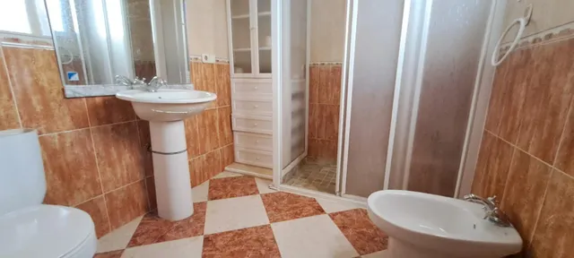 Amplia vivienda con terrazas y azotea privada en Brenes, a solo 20 minutos de Sevilla!! — 13