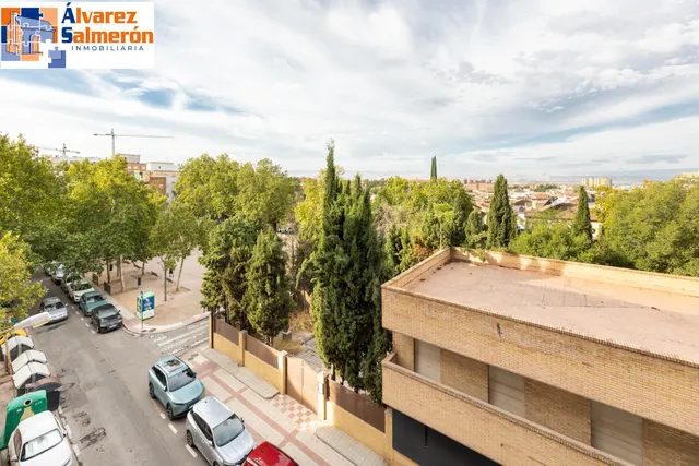 En Venta Piso de 4 dormitorios con ascensor, ideal para reformar a tu gusto. — 28