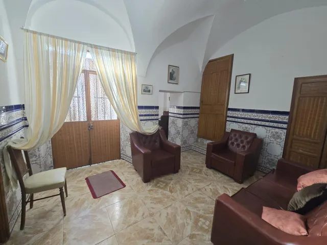 CASA DE DOS PLANTAS CON TEJADO NUEVO — 6