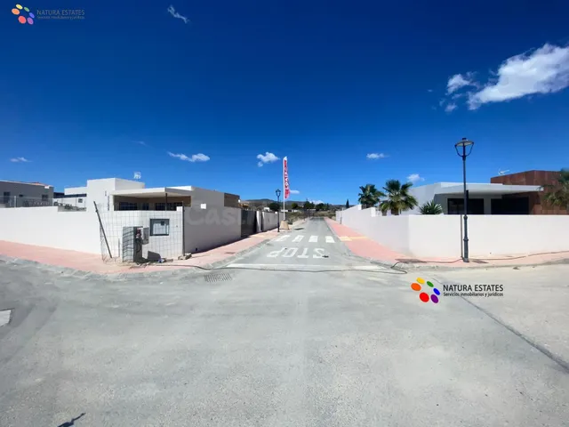 VILLA DE 3 DORMITORIOS, PISCINA PRIVADA Y MARAVILLOSOS ESPAC - foto 5