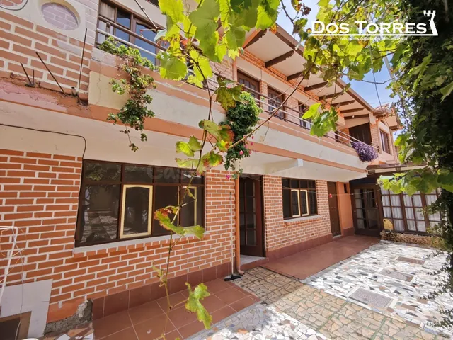 $us.-139.500 Casa en venta, con 2 departamentos, zona pacata - foto 2
